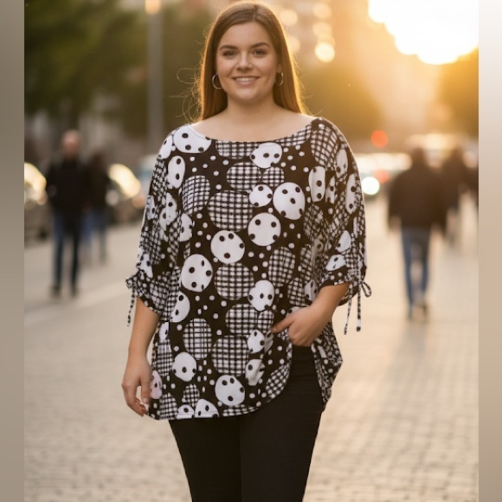 New Directions Black & White Geometric Top
